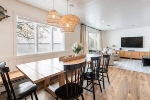 Dining - Moonglade House on Lake Carlos (Alexandria)