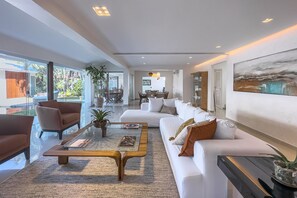 Smart TV, DVD player, ping pong, stereo - Casa Champagne com Piscina e Espaço Gourmet Sofisticados e Acesso à Praia (Barra da Tijuca Rio de Janeiro)