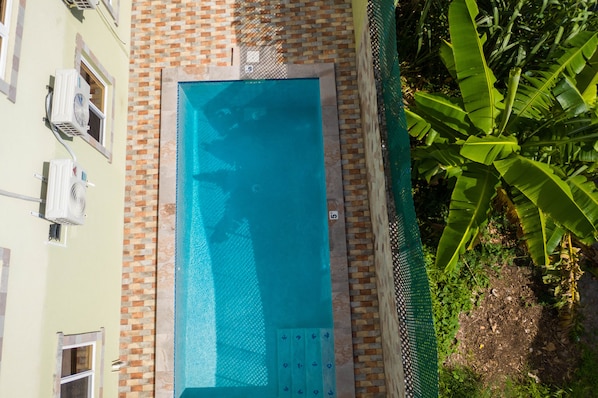 10 Außenpools