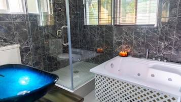 Separate bathtub and shower, jetted bath, rainfall showerhead