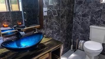 Luxury Condo | Bathroom | Separate bathtub and shower, jetted bath, rainfall showerhead