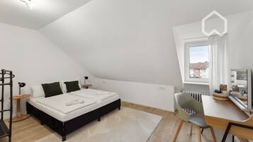 3 bedrooms, iron/ironing board, WiFi, bed sheets