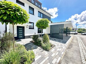 Exterior - Day Young Life/ DYL Hosting 55 sqm (Nürnberg)