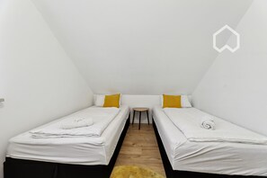 3 dormitoris, planxa i posts de planxar, wifi i roba de llit 