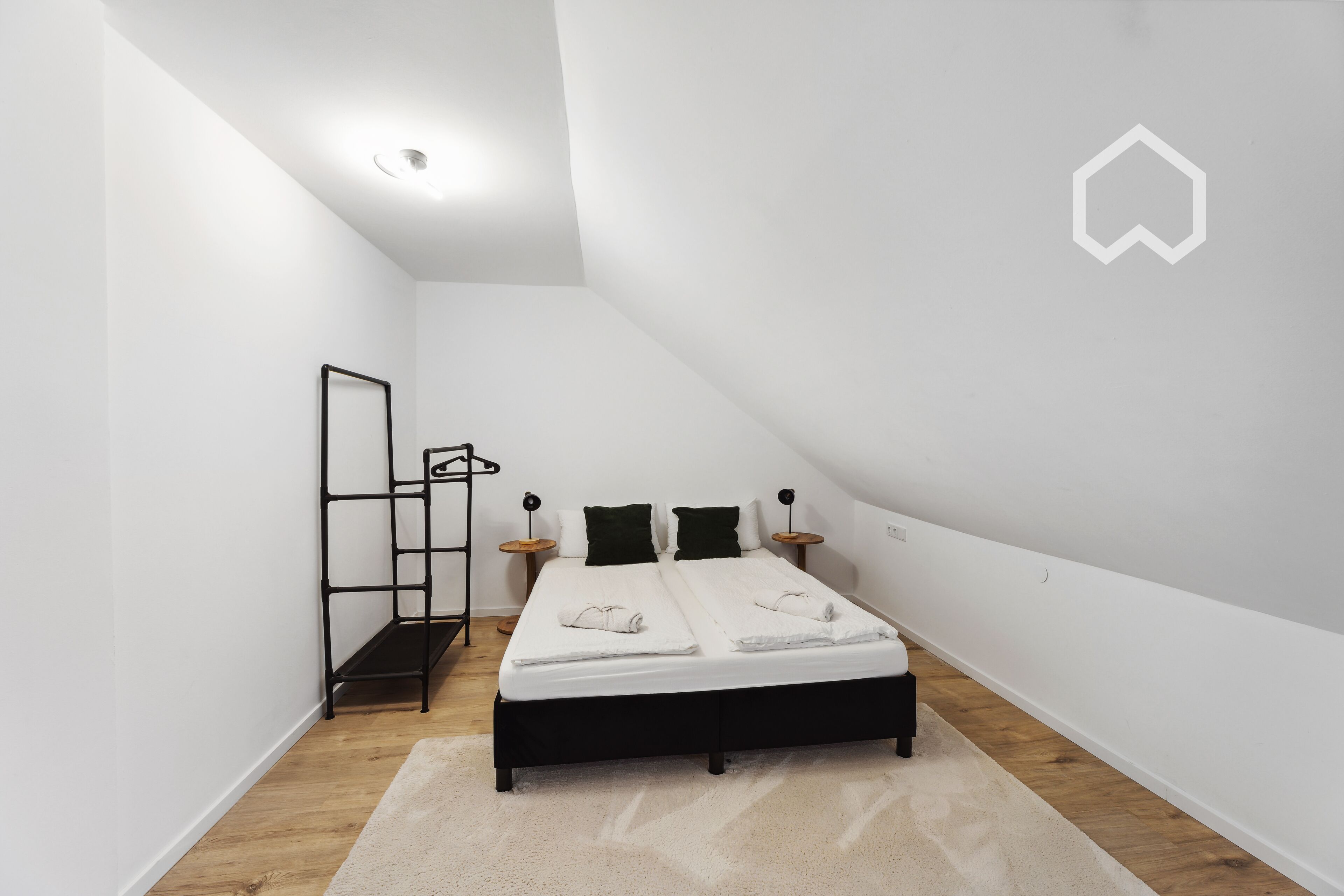 3 多间卧室、熨斗/熨衣板、WiFi、床单