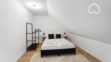 3 bedrooms, iron/ironing board, WiFi, bed sheets