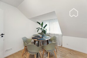 Dining - Day Young Life/ DYL Hosting 55 sqm (Nürnberg)