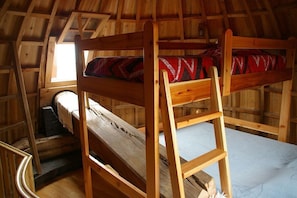 2 bedrooms, iron/ironing board, bed sheets
