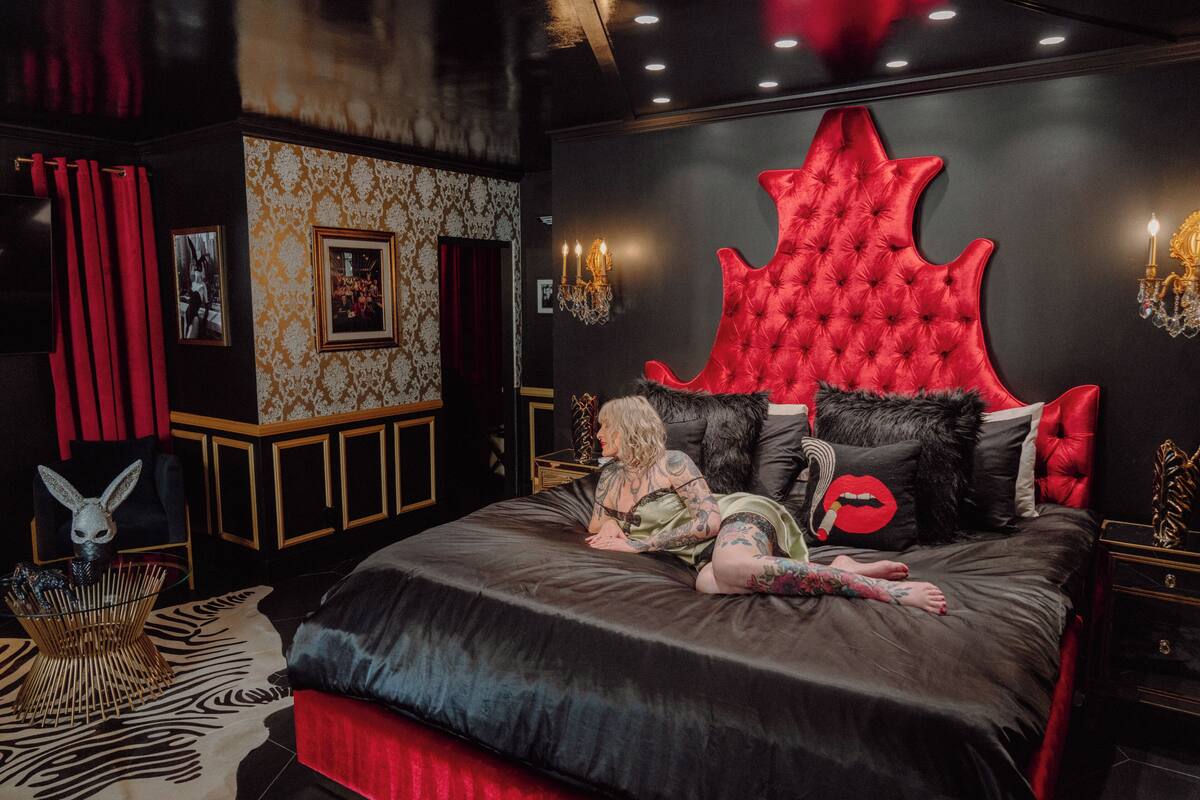 Romantic Room, 1 King Bed | Living area