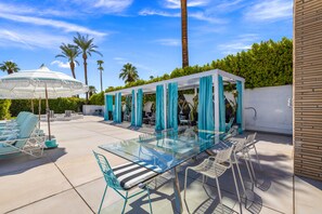 Outdoor banquet area - The Velvet Rope (Palm Springs)