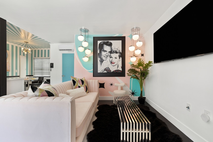 The Velvet Rope: Reviews, Deals, and Hotel Rooms 2025 | Hotels.com