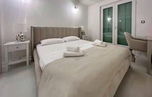 5 soverom, reiseseng for barn, wi-fi (inkludert) og sengetøy