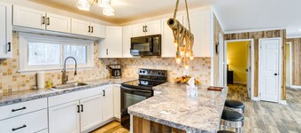 Quiet Country Home By Shay Lake!