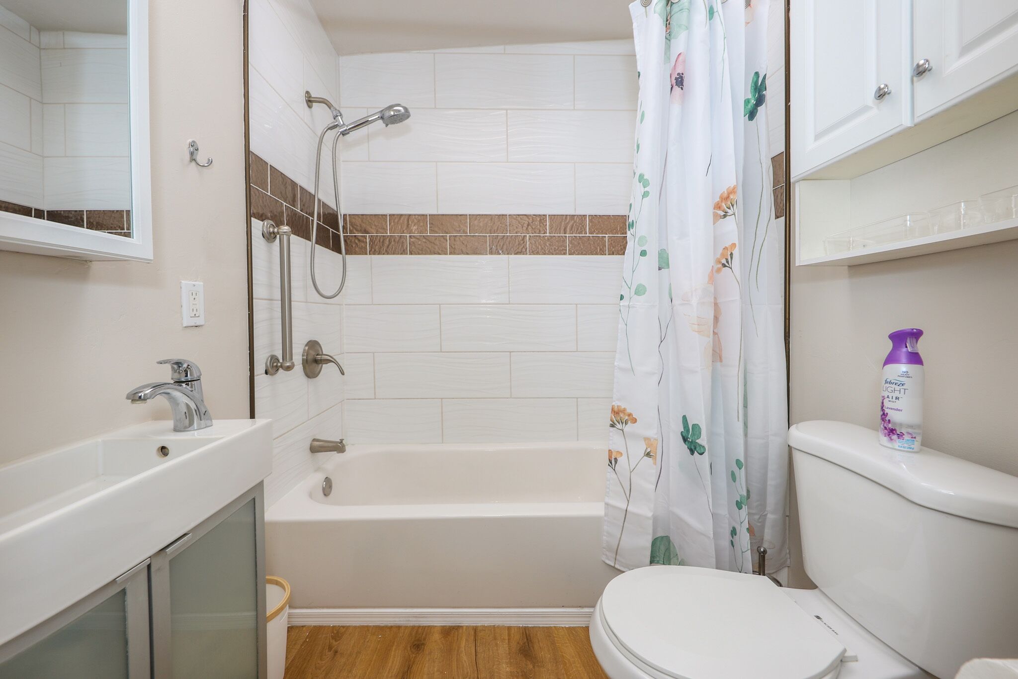 A bathroom with a bathtub, toilet, and sink.