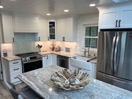 Woosaah Life - Remodeled 2023-2 King EnSuites,Dog Friendly,Pvt Beach Parking