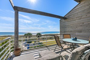 Outdoor dining - Needle Rush Point B32 | Walk to Florabama | Riverside & Beachside Pools | My Beach Getaways (Pensacola)