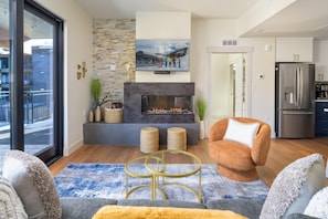 Smart TV, fireplace