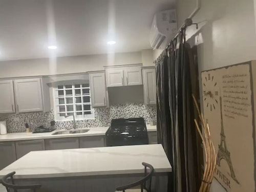 Beautiful  Modern 1 bedroom  1 bath, very private