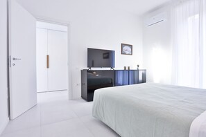 1 bedroom, iron/ironing board, WiFi, bed sheets - GuestHost - Casa Maya - Prime Central Apartment (Salerno)