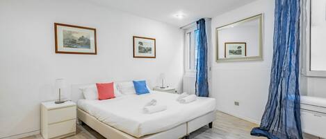 1 slaapkamer, een strijkplank/strijkijzer, internet, beddengoed