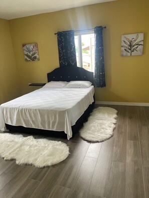 1 chambre, fer et planche Ă repasser, Wi-Fi gratuit, draps fournis