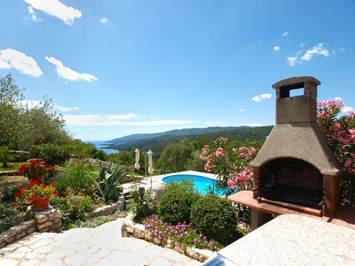 Villa with swimming pool and panoramic views