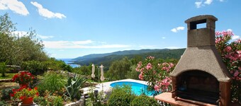 Villa with swimming pool and panoramic views
