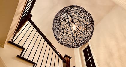 Cozy family home across the Blue Mountain South Lift, 1km to the Village.