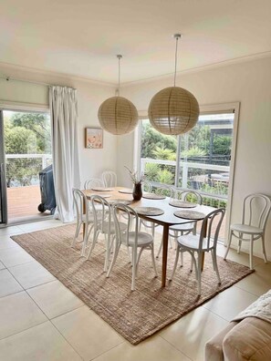 Dining - Spacious home in Aldinga Beach (Aldinga Beach)