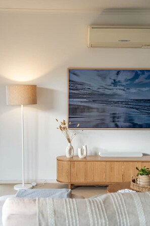 TV, stereo - Spacious home in Aldinga Beach (Aldinga Beach)
