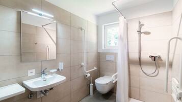 Doccia, asciugacapelli, asciugamani, sapone