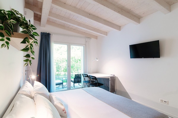 Iron/ironing board, WiFi (free), bed sheets