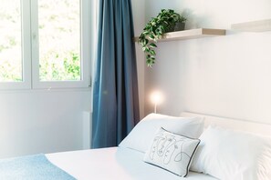 Fer et planche à repasser, Wi-Fi gratuit, draps fournis