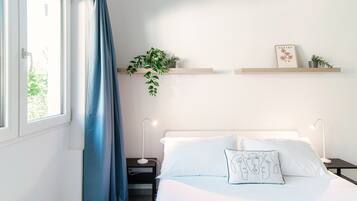 Iron/ironing board, WiFi, bed sheets