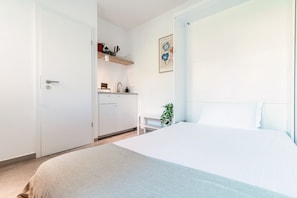 Bureau, fer et planche à repasser, Wi-Fi, draps fournis