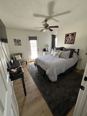3 bedrooms, in-room safe, free WiFi, bed sheets