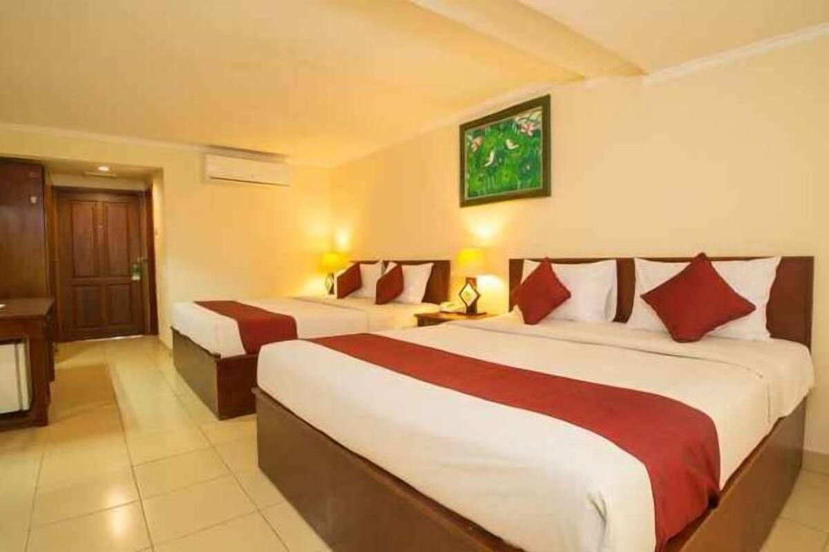 Select Comfort beds, free WiFi, bed sheets