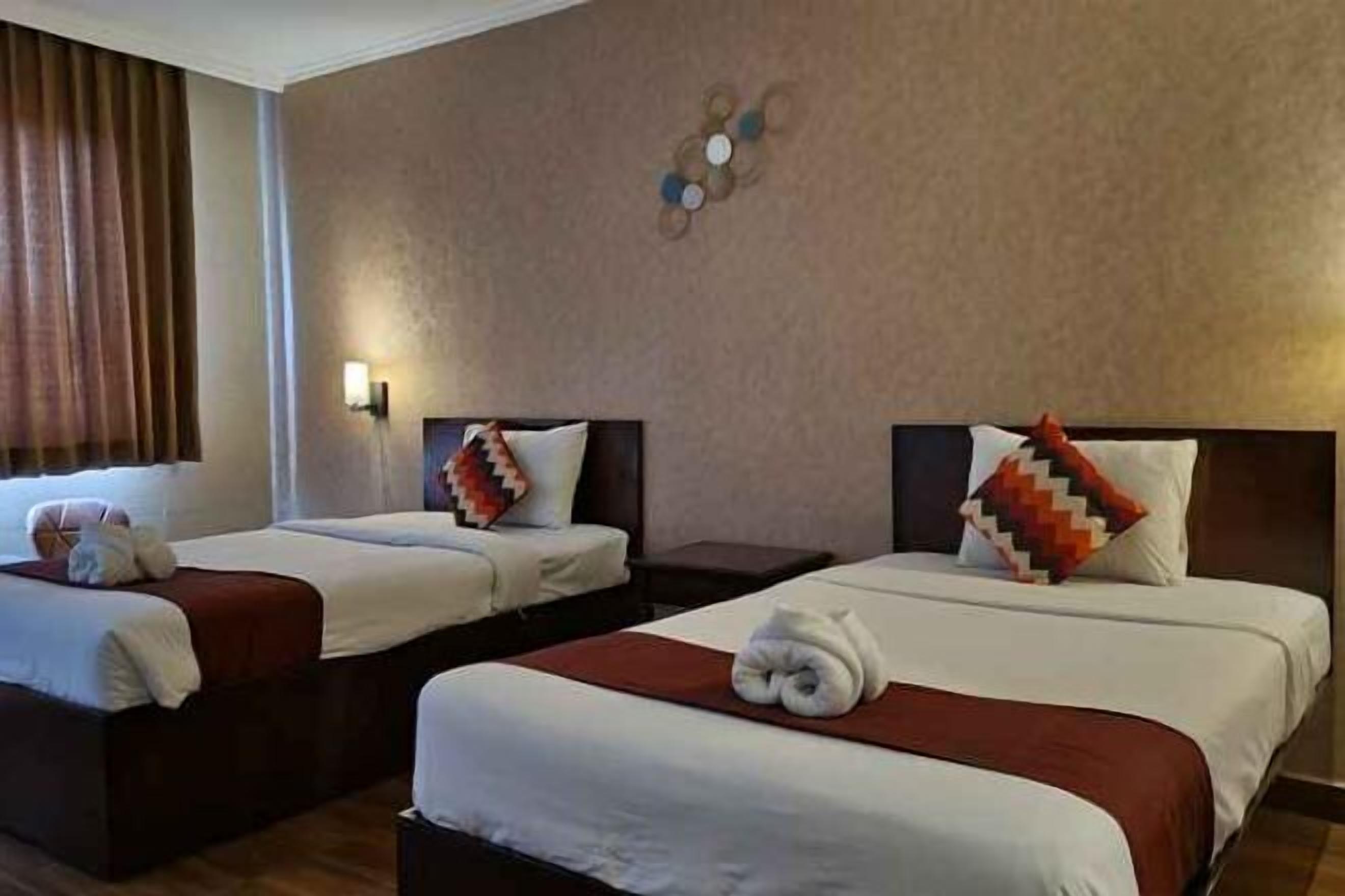 Select Comfort beds, free WiFi, bed sheets