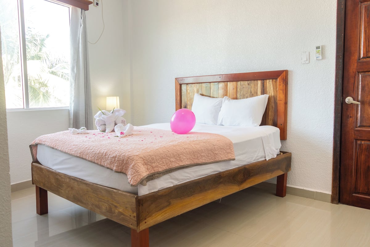 Departamento Deluxe | Caja de seguridad en la habitación y decoración personalizada