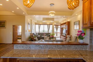 Casa Lama | Living area - Tropical Palace Hotel (San Pedro)