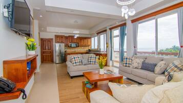 Casa Elsa | Living area | 32-inch flat-screen TV with digital channels, pay films