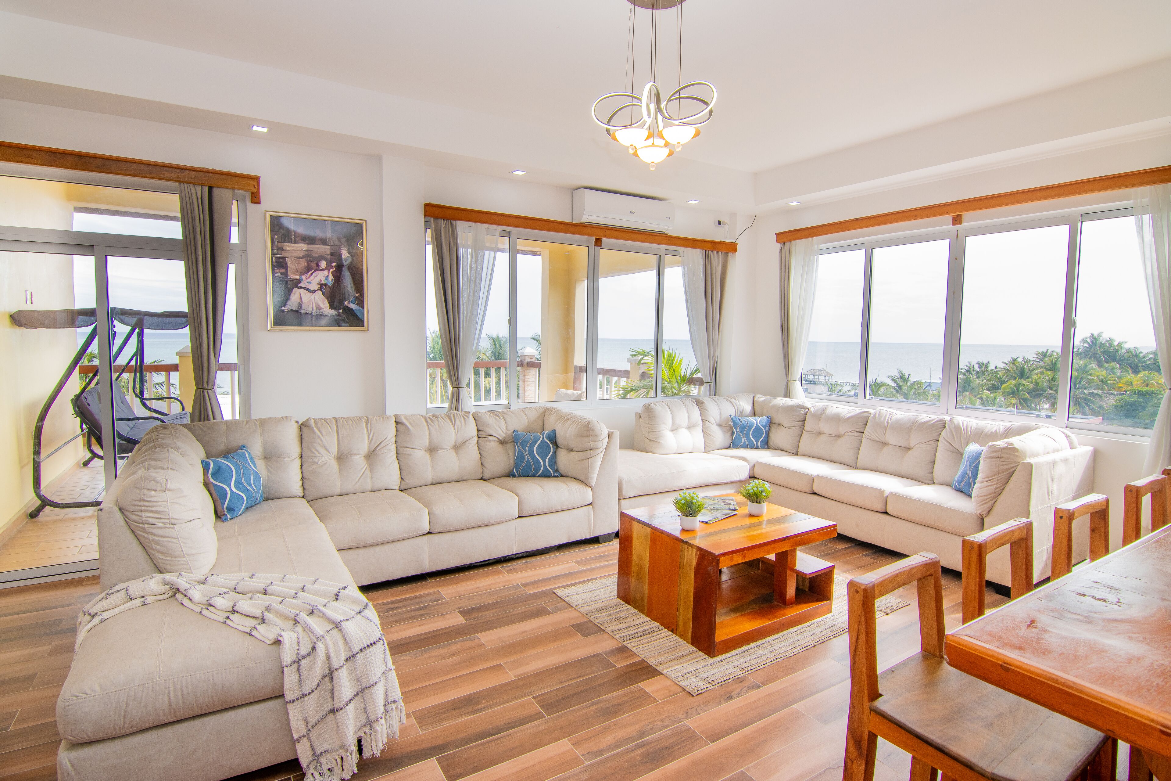 Casa Luna | Living area | 32-inch flat-screen TV with digital channels, pay films