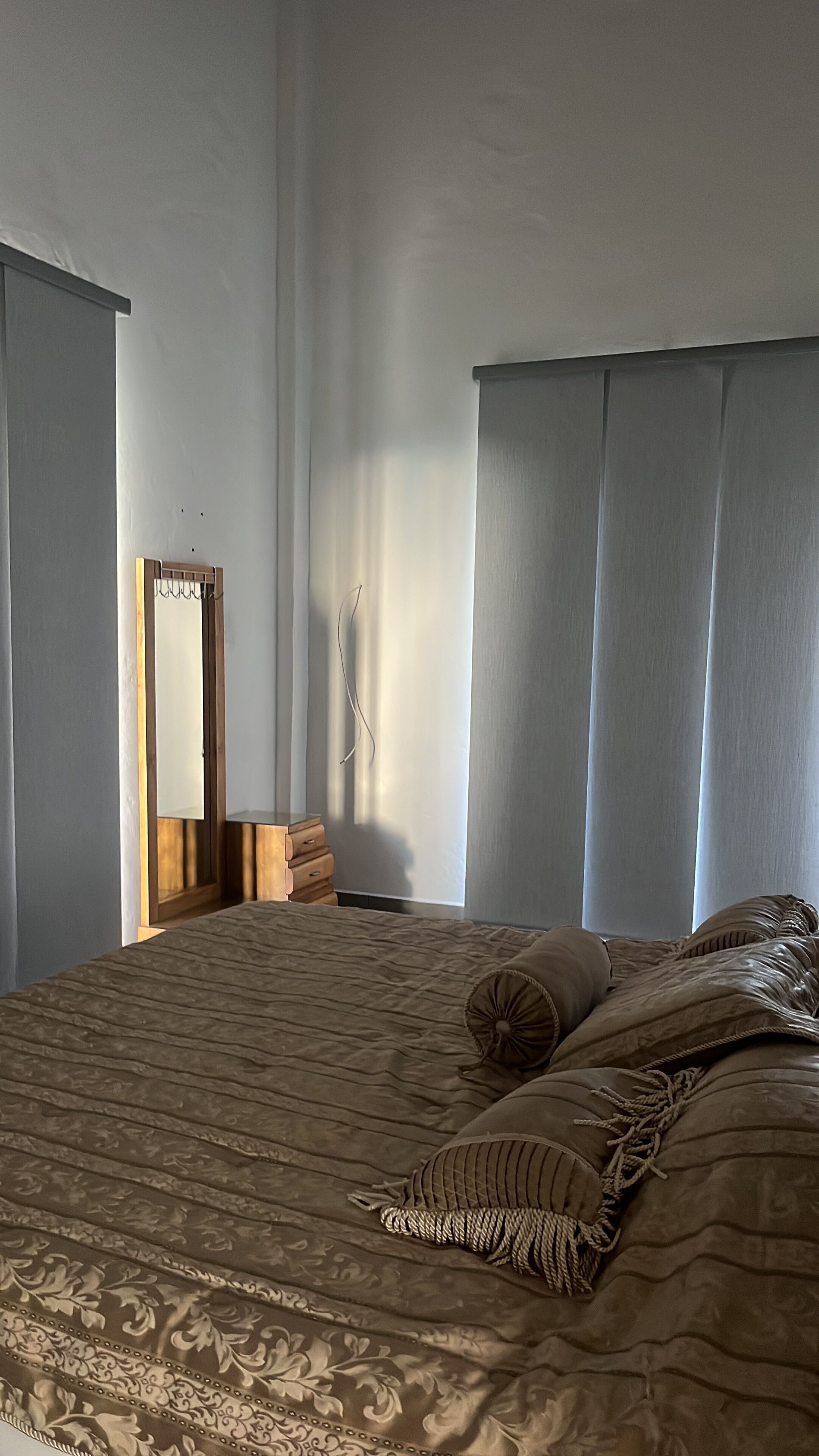 4 habitaciones, escritorio, tabla de planchar con plancha y wifi gratis 