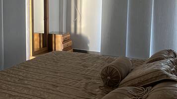 4 habitaciones, escritorio, tabla de planchar con plancha y wifi gratis