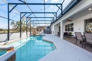 A heated pool - Unique Masterpiece | 15 En-suites! (Kissimmee)