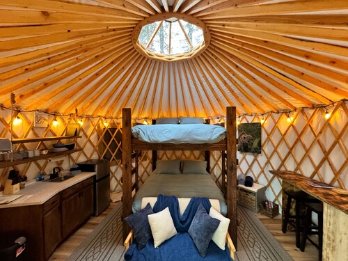 New creekside yurt with Mountain View’s, minutes from town! 