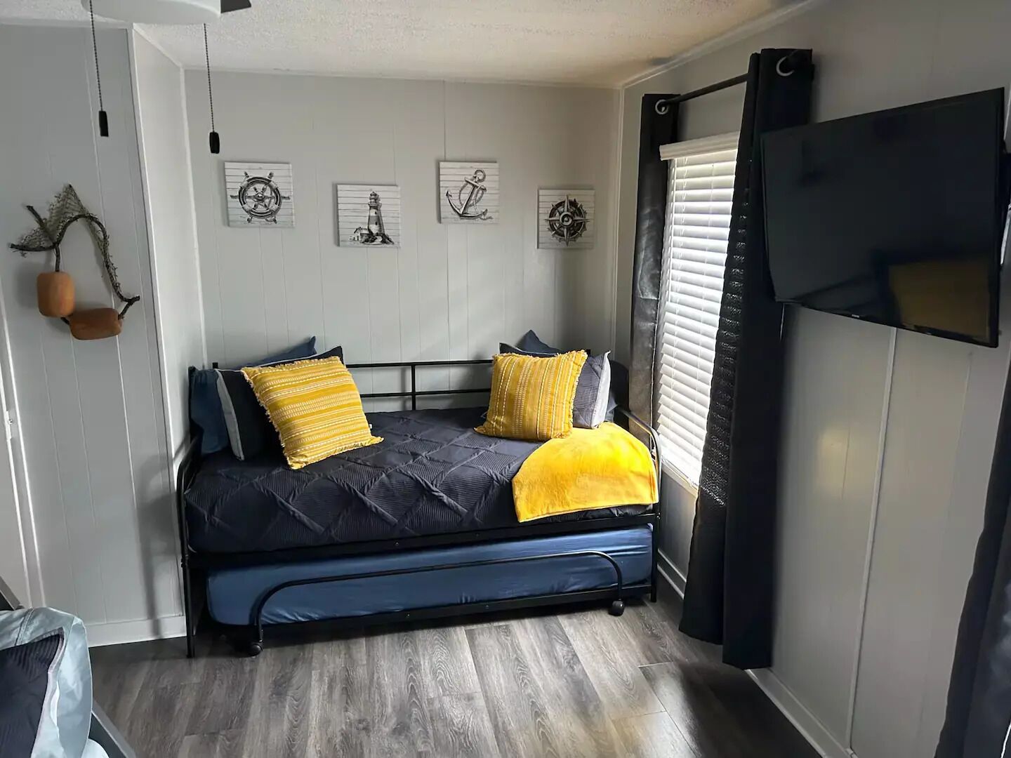 3 室のベッドルーム、アイロン / アイロン台、WiFi (無料)、ベッドシーツ