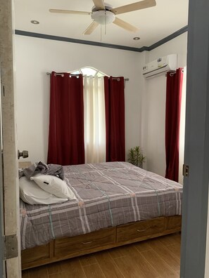 3 bedrooms, iron/ironing board, WiFi, bed sheets