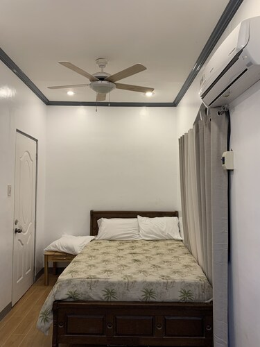 Sondol Beach house 5 minute walk to the beach. Great for any water activities. 