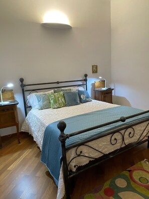 1 bedroom, free WiFi, bed sheets - Charming La Spezia Apartment, 15 min walk to Train Station (La Spezia)
